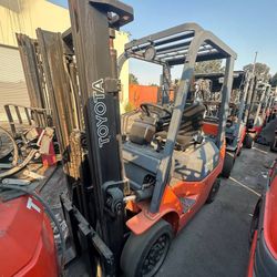 Toyota M7 Forklift 2 Stages 5000 Lbs