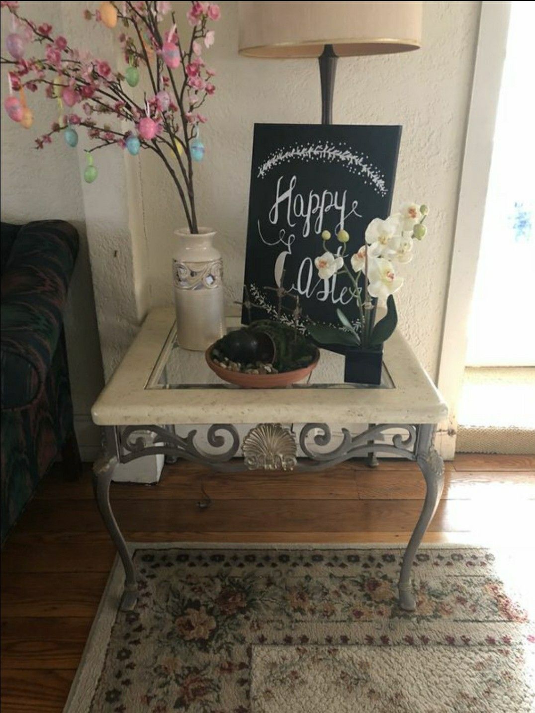 Selling this beautiful set table real marbel im selling this becuase I'm moving and I can't take it with me