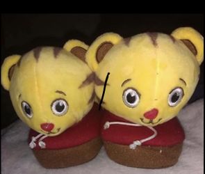 Daniel Tiger Slippers, Size Small (3-4)