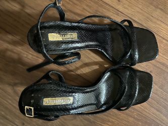 Ladies sandals  8-8.5