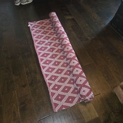 5x8 Red ands White Rug