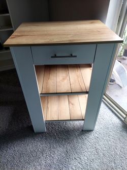 Free   decorative entryway table