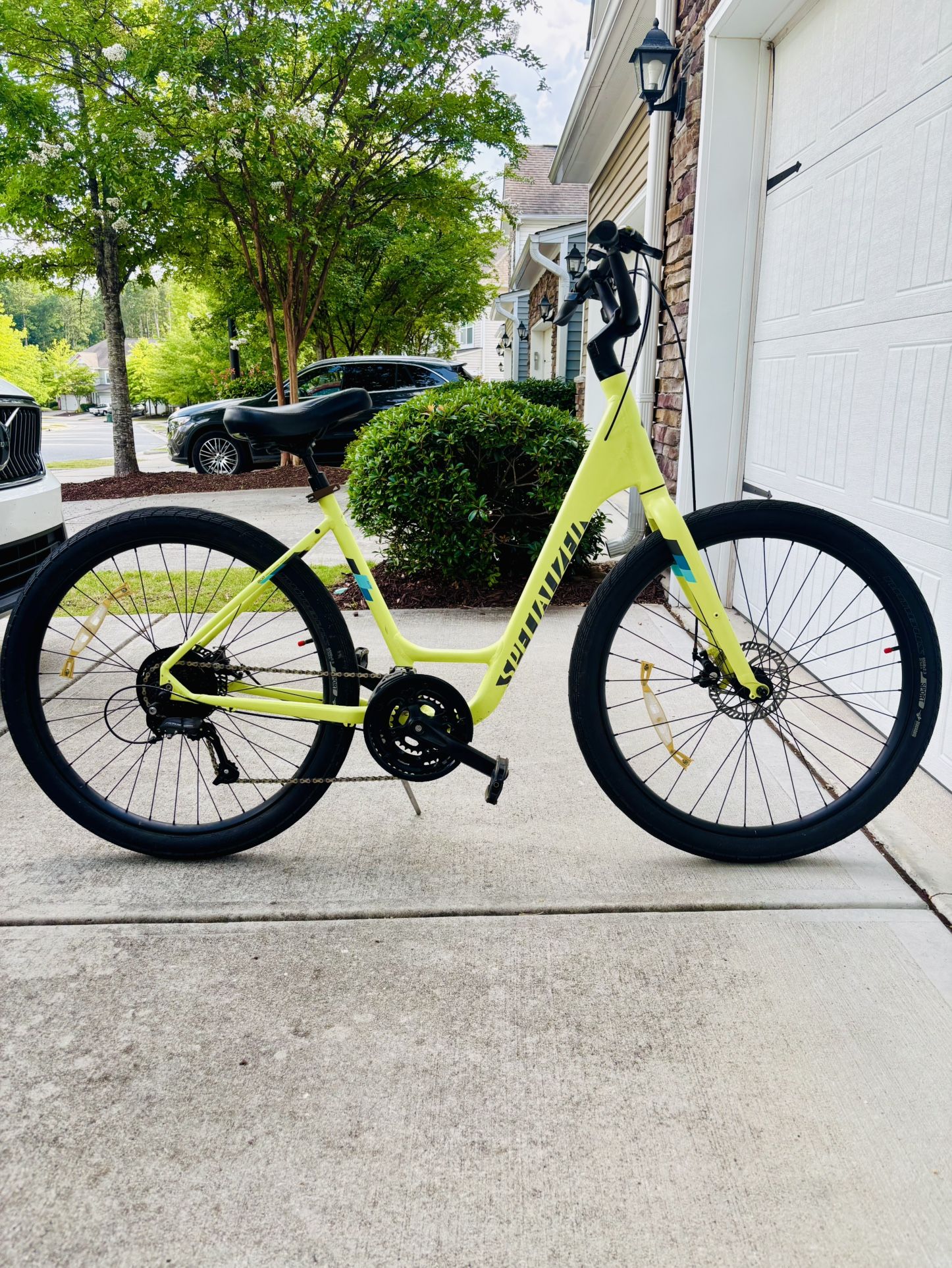 Specialized Roll Low Entry Bike +Pump - Excellent Condition