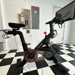 PELOTON STATIONARY BIKE+ 
