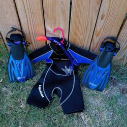 Kids size 3 -4 sea Elite scuba suit with extras skin seal