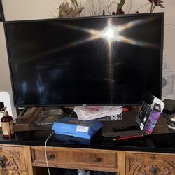 42 In LG Flat Screen Smart Tv