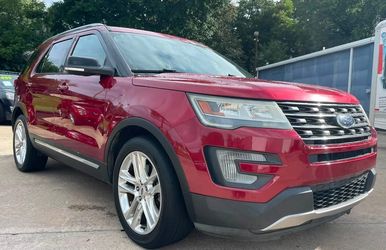 2017 Ford Explorer XLT Sport Utility 4D