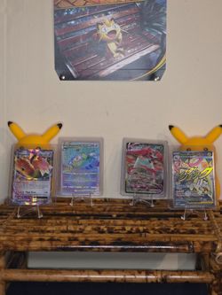 Pokémon 4-card bundle in great condition.
