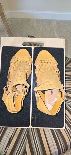 Brand new - size 11 block heels - gold color