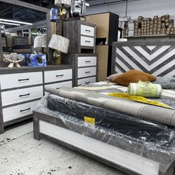 DELIVERY AND INSTALLATION AVAILABLE - 5pc White & Mix Gray - Bedroom Set (BRAND NEW 📦)
