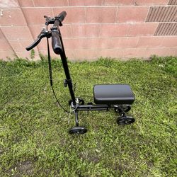 Knee Scooter Like New .vicicleta Cuando Se Lastima La Rodilla Ask $50 Como Nueva.