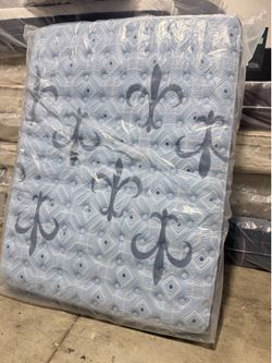 Queen mattress Stearns and foster estate firm pillowtop