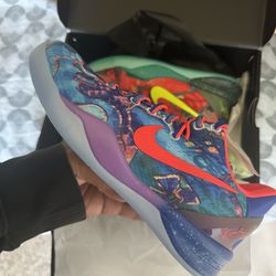 NIKE KOBE 8 “WHAT THE KOBE” SIZE 5.5Y