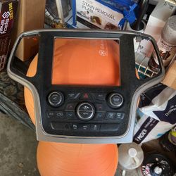 2014 Jeep Grand Cherokee AC/ Dash Cluster