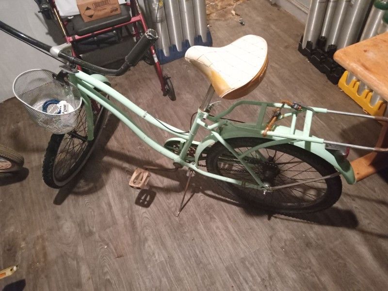 Used Women's Peppermint Green Classic Huffy Beach Cruiser