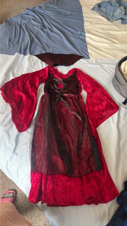 Costume vampire girl