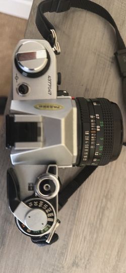 Vintage cannon camera takes rolls of film it’s mint condition works amazing no scratches