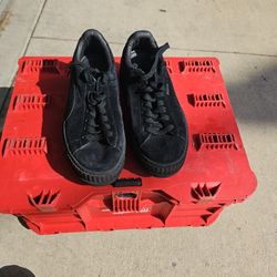 Women's Size 8 And 1/2 Puma  Black Suede Tennis Shoes