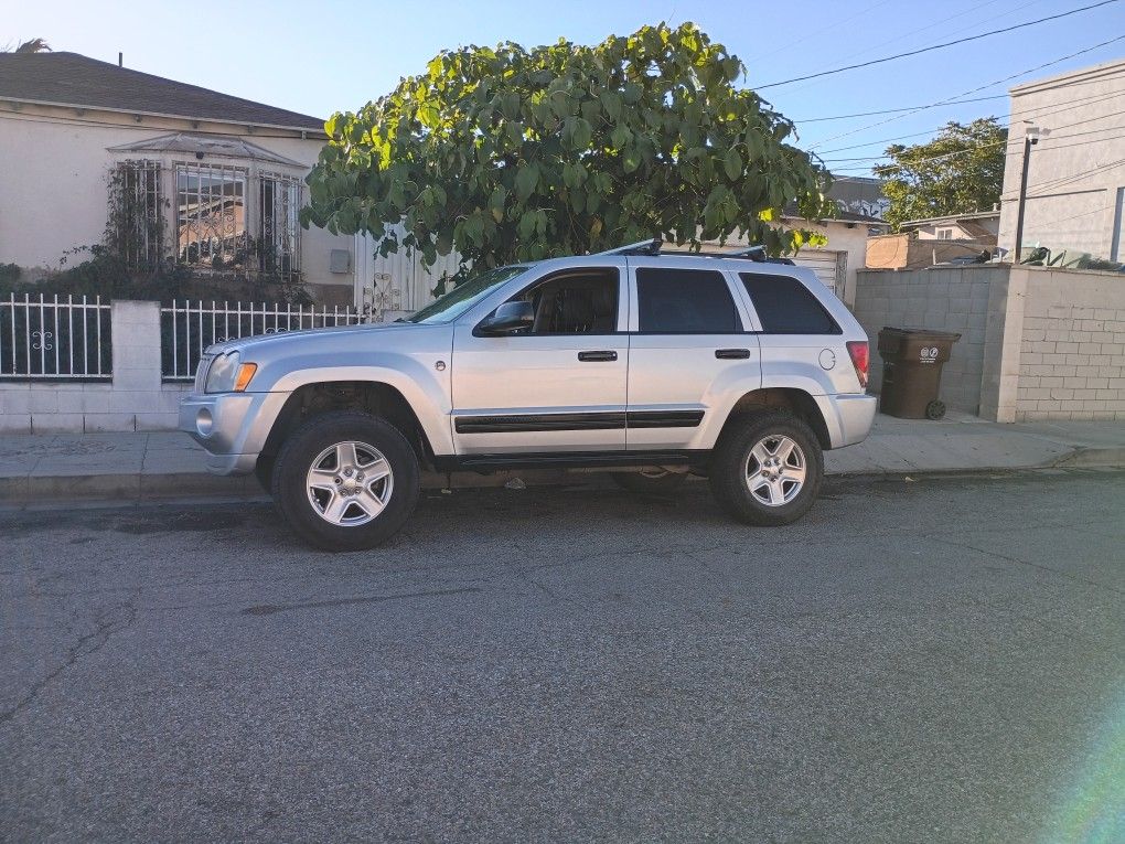 05 Jeep Laredo.... 4x4 $1500