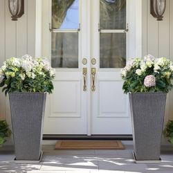 Set Of 2 Tall Square Planter. 