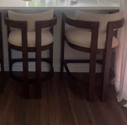 2 counter stools