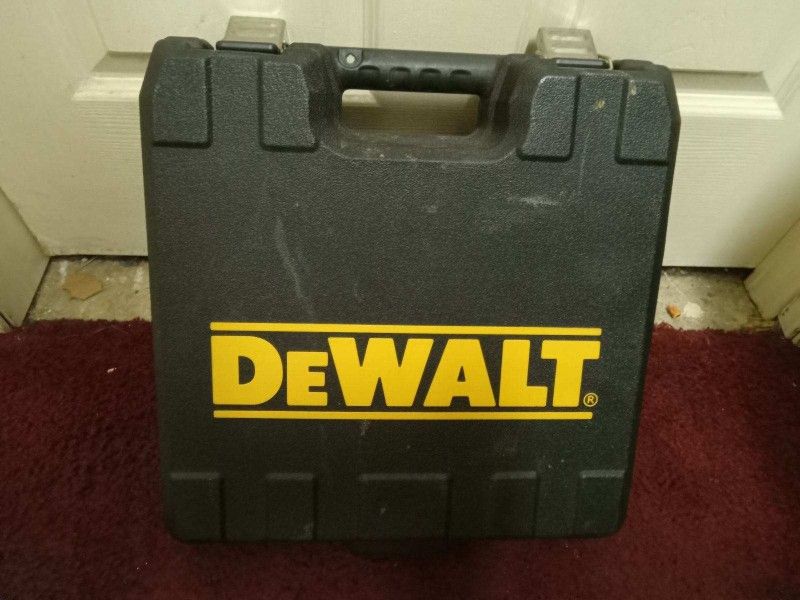 DeWALT Pneumatic Finish Nailer, 15-Gauge, 1/4 in., Corded