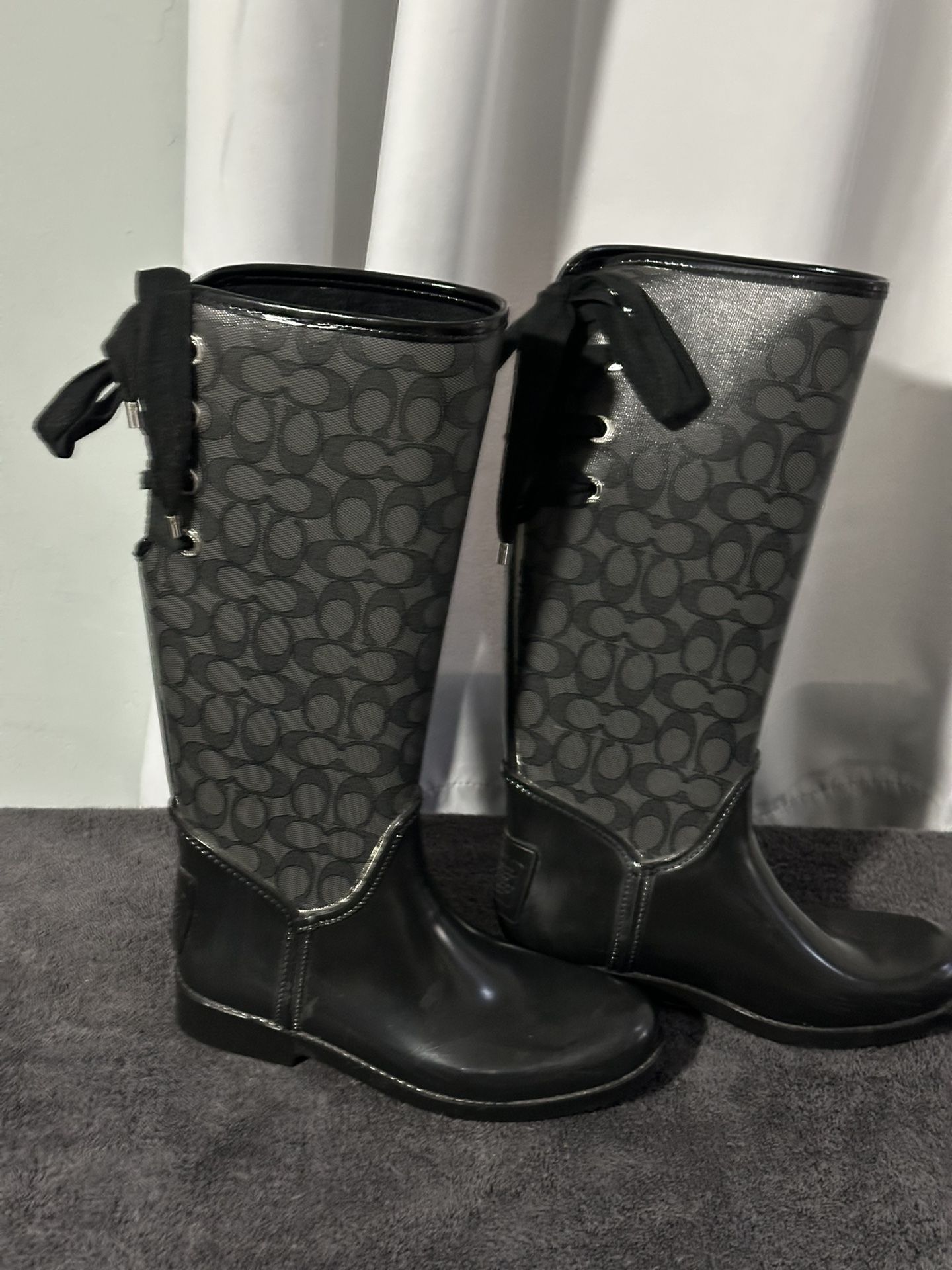 COACH Designer Tristee Signature inner fleece Rain Boots Size US 8 Used Once