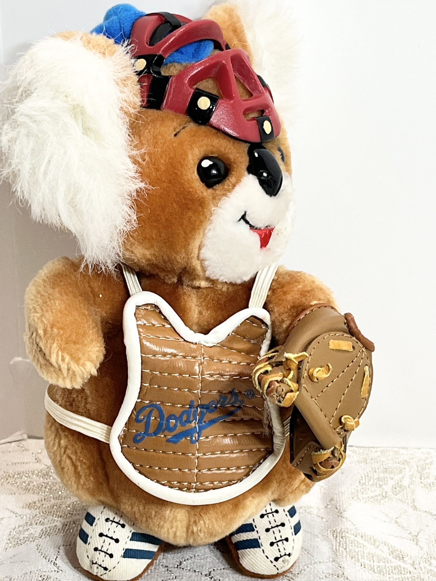 Vintage 1985 Koala-T Los Angeles Dodgers Plush Baseball Koala Stuffed  Catcher for Sale in Santa Maria, CA - OfferUp