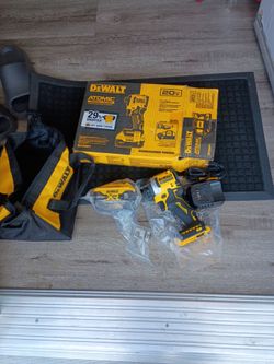 DEWALT Atomic 20V Impact Driver Kit DCF850P1