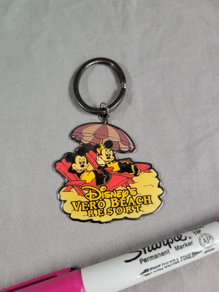 Disney Vero Beach Resort Souvenir Key Chain, 1998