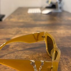 ORIGINAL AND GENUINE SUNGLASSES VERSACE SMALL SCRATCH EXCELLENT CONDITION $100 SALE AS IS SERIOUS BUYERS PLEASE