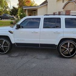 (14) Jeep Patriot, Low Miles, Clean Title, Smogged, 4 Cylinder, 22"rims, Backup Camera, Runs And Drives Great