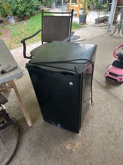 Mini fridge