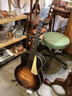 Acoustic arch top guitar