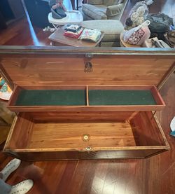 Vintage Lane Cedar Chest / Hope Chest