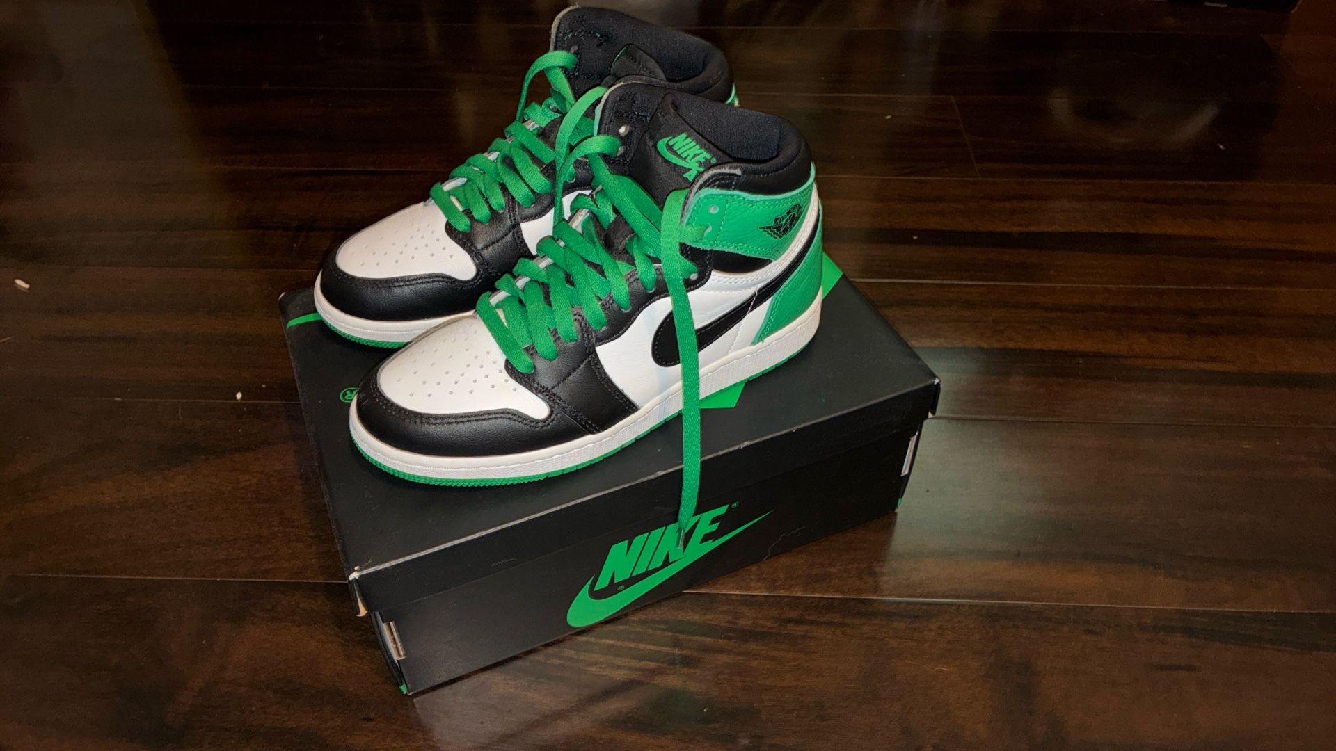 Lucky Green  Nike Air Jordan 1 Retro High OG Size 5 Youth 7 Woman’s 