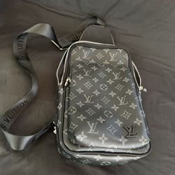 $500 LV Pm Sling Bag