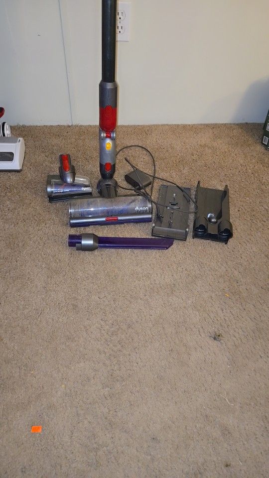 Dyson Dyson V15 Detect Absolute cordless vacuum cleaner and its attachments. Key features of the Dyson V15 Detect Absolute
