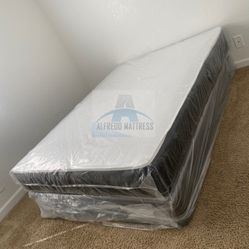 Full mattress with box spring (2pc set - new) 