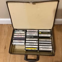 24 Cassettes in Cases + Vintage Carrying Case（Lionel Richie, Elvis, Yanni & More）