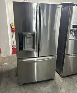 Stainless LG French Door Refrigerator with Water Dispenser