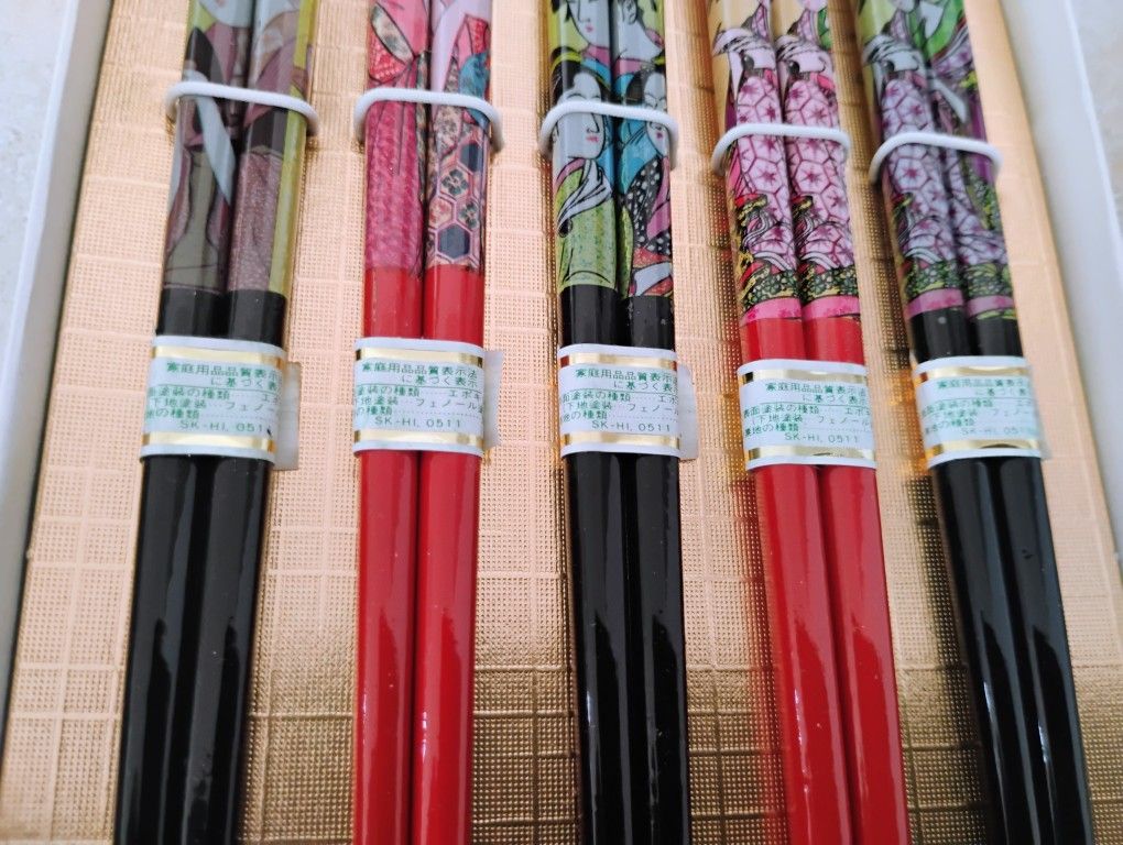 Wajima Urishi Lacquered 4 set Chopsticks, 9", Brand New, Never Used. Still In Box