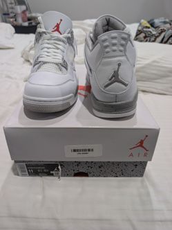 Air Jordan retro 4 white Oreo. Men's size 11. Worn twice. Mint