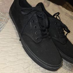 WOMENS VANS BRAND NEW SIZE 8.5 NEVER USED SEE ALL PICS