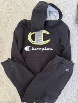 Boys size 6 champion outfit $3