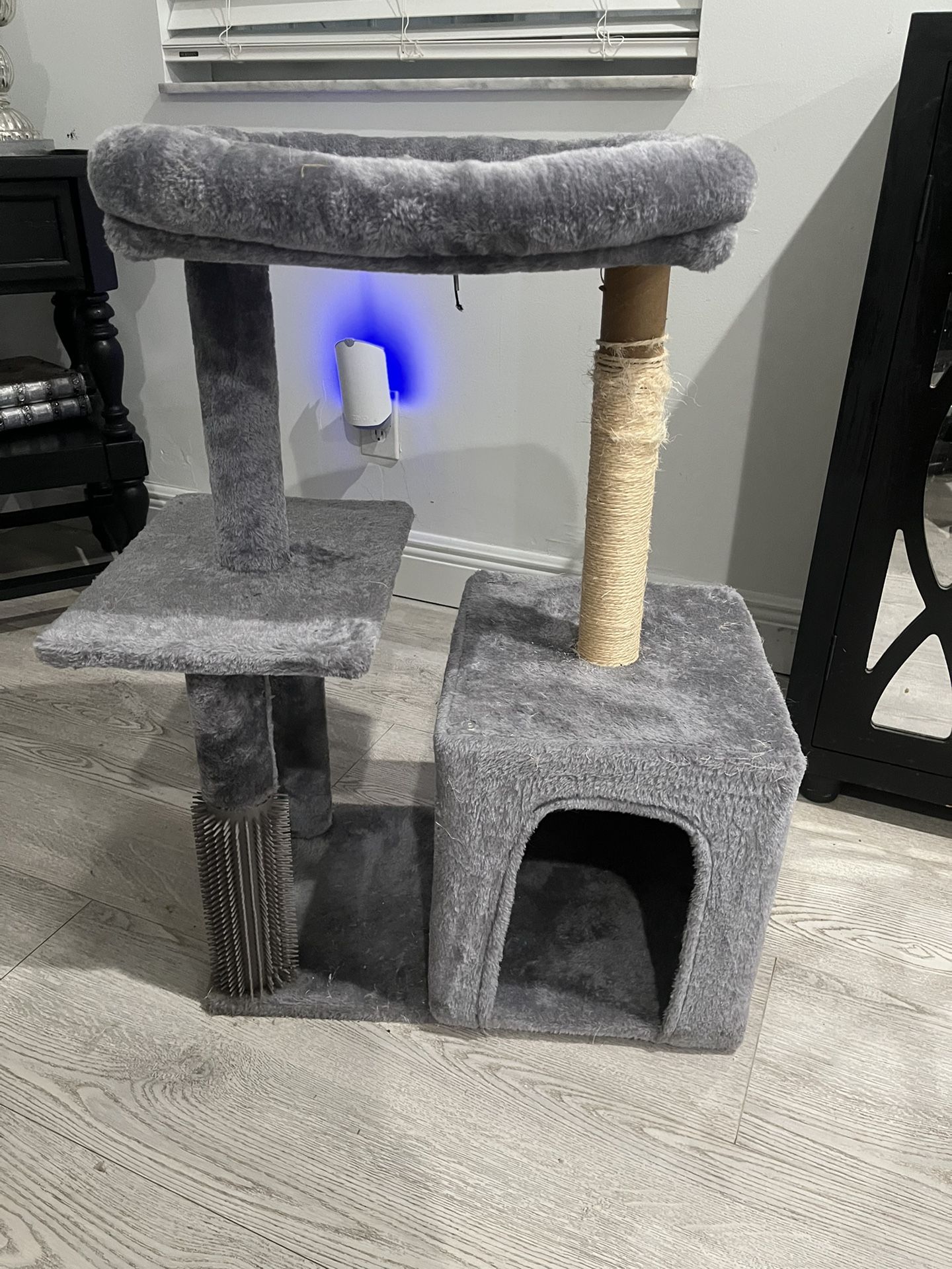 Cat Scratch Post Climb Play House