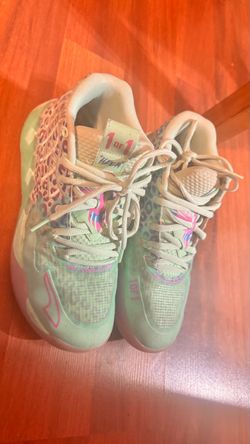 Melo basketball shoes