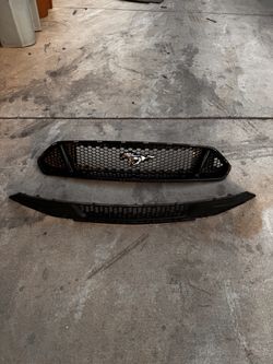 Race red OEM Wing and OEM mustang grille