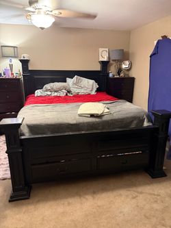 Super nice!!! Black King Size bed Frame!! With Armour