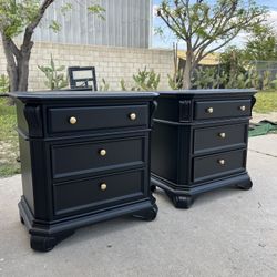 2 Nightstands